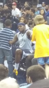 Zach Randolph mingles with the kids