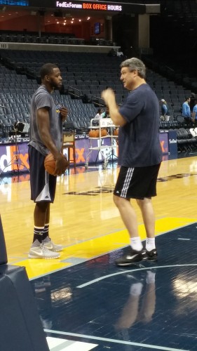 Coach Bob Thornton works with JaMychal Green pregame