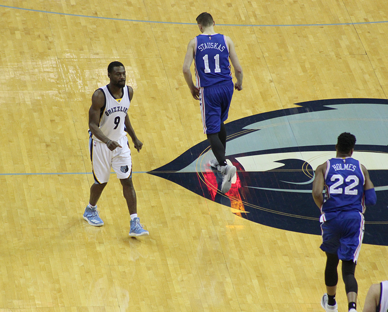 tony-allen-walking-sixers-game